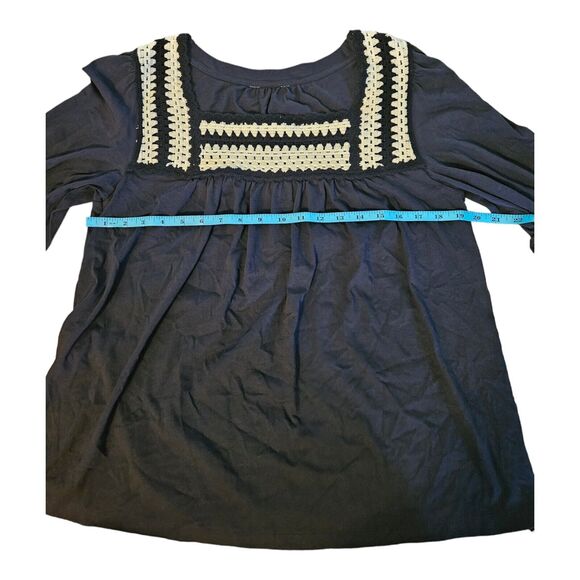 Medium Crotchet Neckline 3/4 Sleeve Blouse - Picture 4 of 6